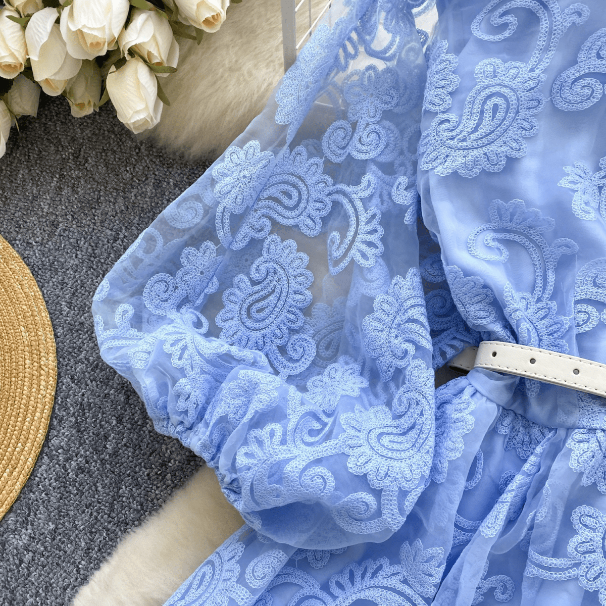【2025春夏新作】刺繍レースＶネックワンピース【2色展開】 - select store mirror me【2025春夏新作】刺繍レースＶネックワンピース【2色展開】select store mirror meselect store mirror meスカイブルーS