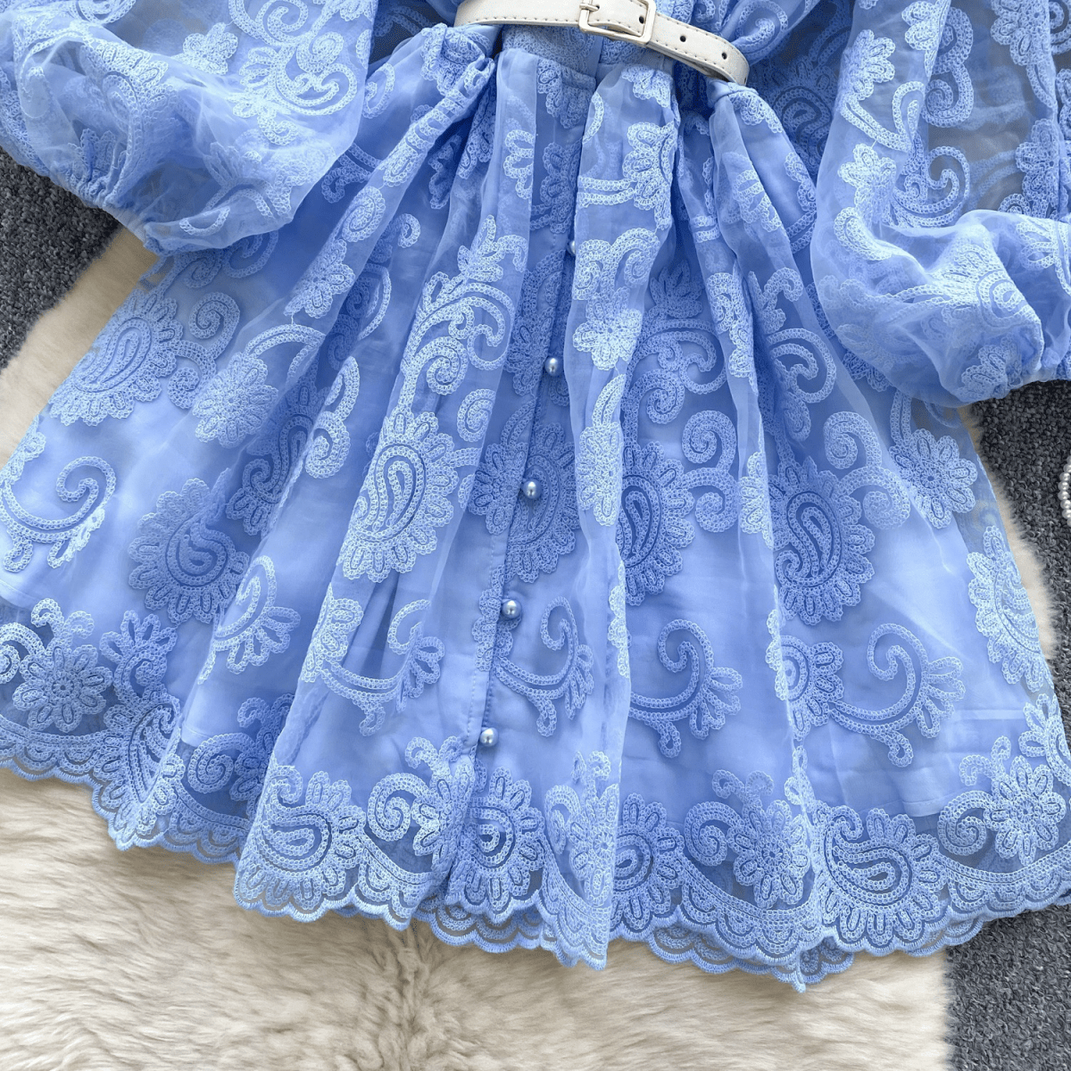 【2025春夏新作】刺繍レースＶネックワンピース【2色展開】 - select store mirror me【2025春夏新作】刺繍レースＶネックワンピース【2色展開】select store mirror meselect store mirror meスカイブルーS