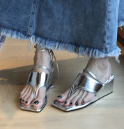 シルバーレースアップトングサンダル - select store mirror meシルバーレースアップトングサンダル206544438mirror meselect store mirror me20654443822.5cm