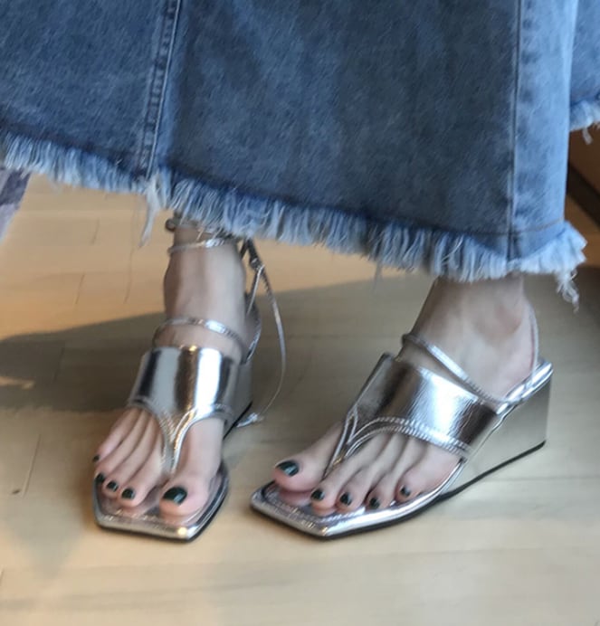 シルバーレースアップトングサンダル - select store mirror meシルバーレースアップトングサンダル206544438mirror meselect store mirror me20654443822.5cm