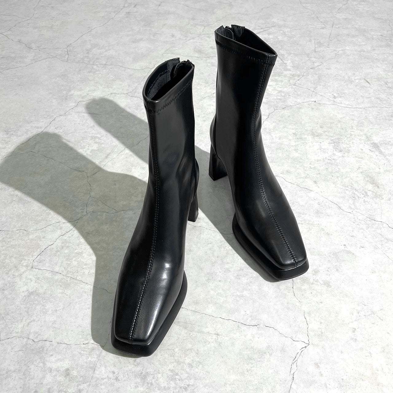 【動画あり】美ラインヒールシンプルショートブーツ　２色＆２種展開 - select store mirror me【動画あり】美ラインヒールシンプルショートブーツ　２色＆２種展開163195201mirror meselect store mirror me163195201ベージュ(裏地レザー) 22cm