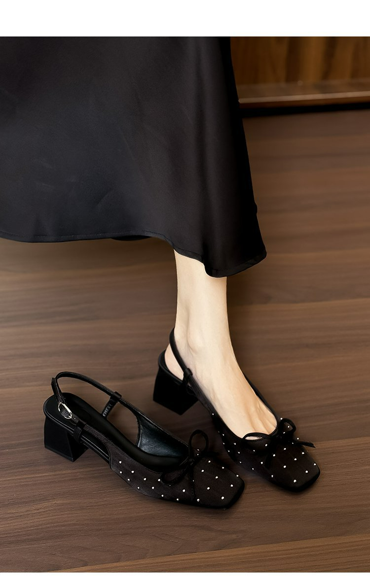 サテンビジューパンプス