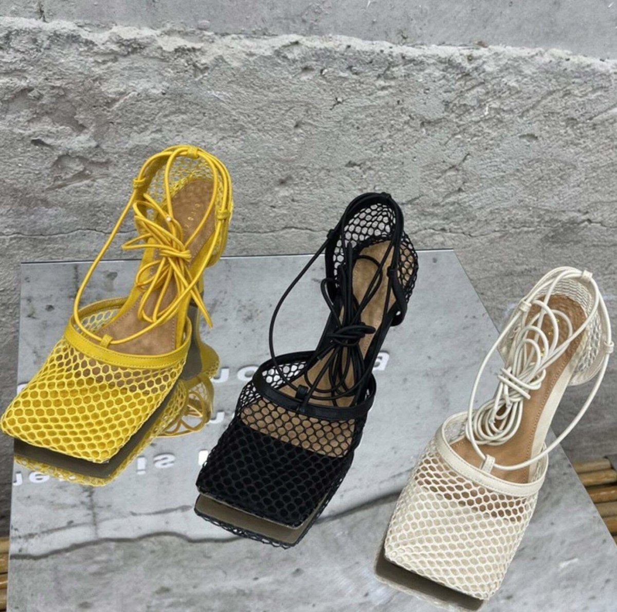 【動画あり】ロングストラップメッシュスクエアサンダル　３色展開 - select store mirror me【動画あり】ロングストラップメッシュスクエアサンダル　３色展開106235744mirror meselect store mirror me106235744ホワイト 22.5cm