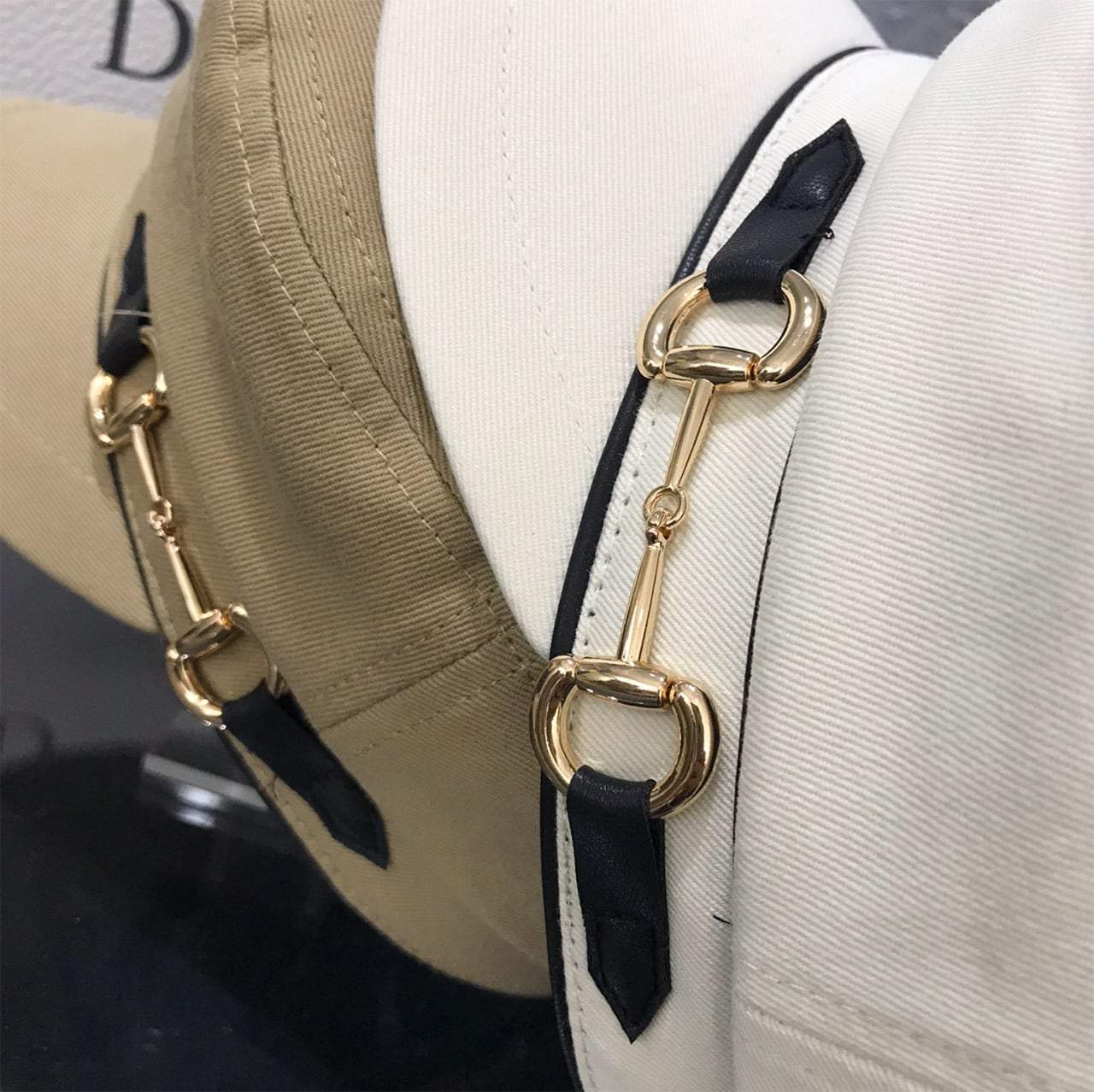【動画あり】ゴールドバックルコットンキャスケット　３色展開 - select store mirror me【動画あり】ゴールドバックルコットンキャスケット　３色展開108233290mirror meselect store mirror me108233290ホワイト