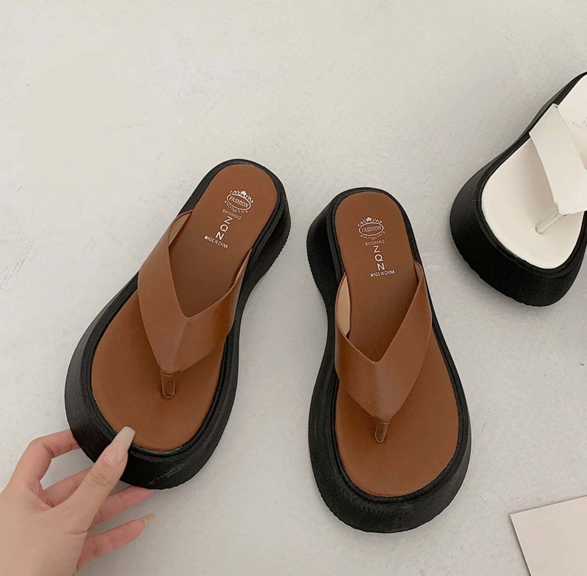 ＜防水加工！＞【動画あり】厚底ラウンドトゥビーチサンダル　３色展開 - select store mirror me＜防水加工！＞【動画あり】厚底ラウンドトゥビーチサンダル　３色展開125210544mirror meselect store mirror me125210544ホワイト 22.5cm