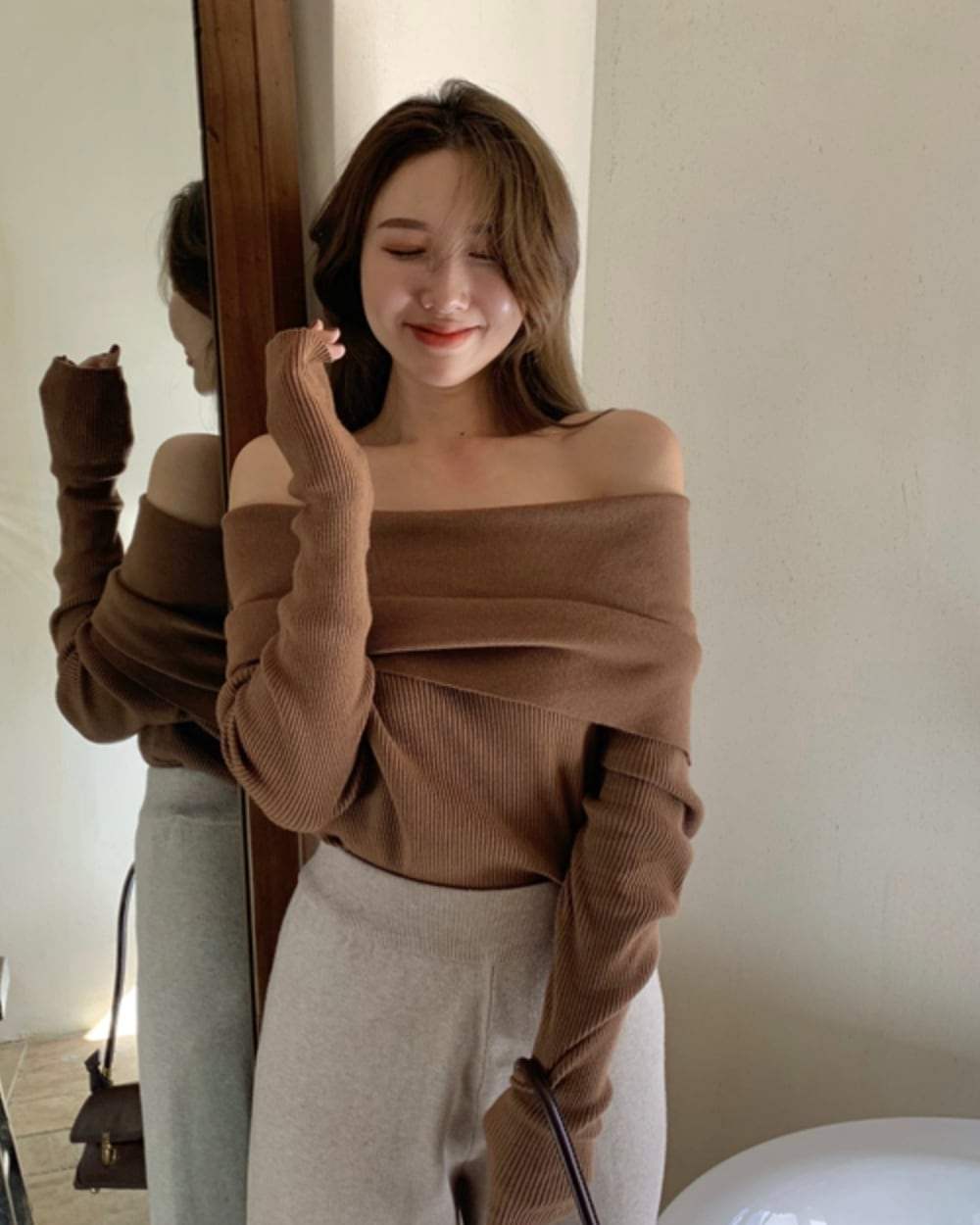 【動画あり】セクシーオフショルダーロングスリーブニット　３色展開 - select store mirror me【動画あり】セクシーオフショルダーロングスリーブニット　３色展開147047180mirror meselect store mirror me147047180ベージュ