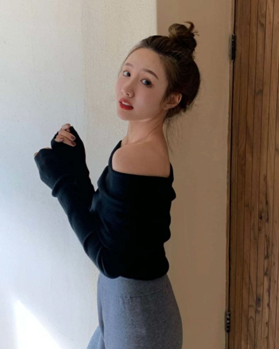【動画あり】セクシーオフショルダーロングスリーブニット　３色展開 - select store mirror me【動画あり】セクシーオフショルダーロングスリーブニット　３色展開147047180mirror meselect store mirror me147047180ベージュ