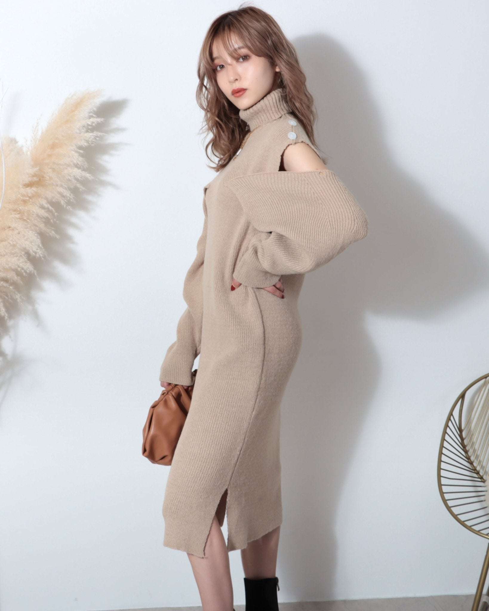 【動画あり】ショルダーカットボリュームニットワンピース　３色展開 - select store mirror me【動画あり】ショルダーカットボリュームニットワンピース　３色展開147572412mirror meselect store mirror me147572412オフホワイト