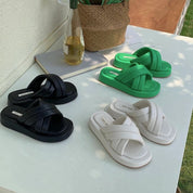 ＜大ヒット＞もっちりクロスフラットサンダル　３色展開 - select store mirror me＜大ヒット＞もっちりクロスフラットサンダル　３色展開179957069mirror meselect store mirror me179957069ホワイト２２.５cm