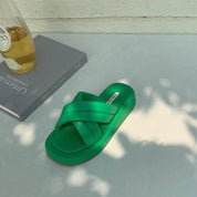 ＜大ヒット＞もっちりクロスフラットサンダル　３色展開 - select store mirror me＜大ヒット＞もっちりクロスフラットサンダル　３色展開179957069mirror meselect store mirror me179957069ホワイト２２.５cm