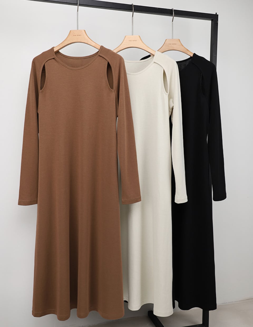 変形カットショルダーシンプルワンピース　３色展開 - select store mirror me変形カットショルダーシンプルワンピース　３色展開191296551mirror meselect store mirror me191296551アイボリー