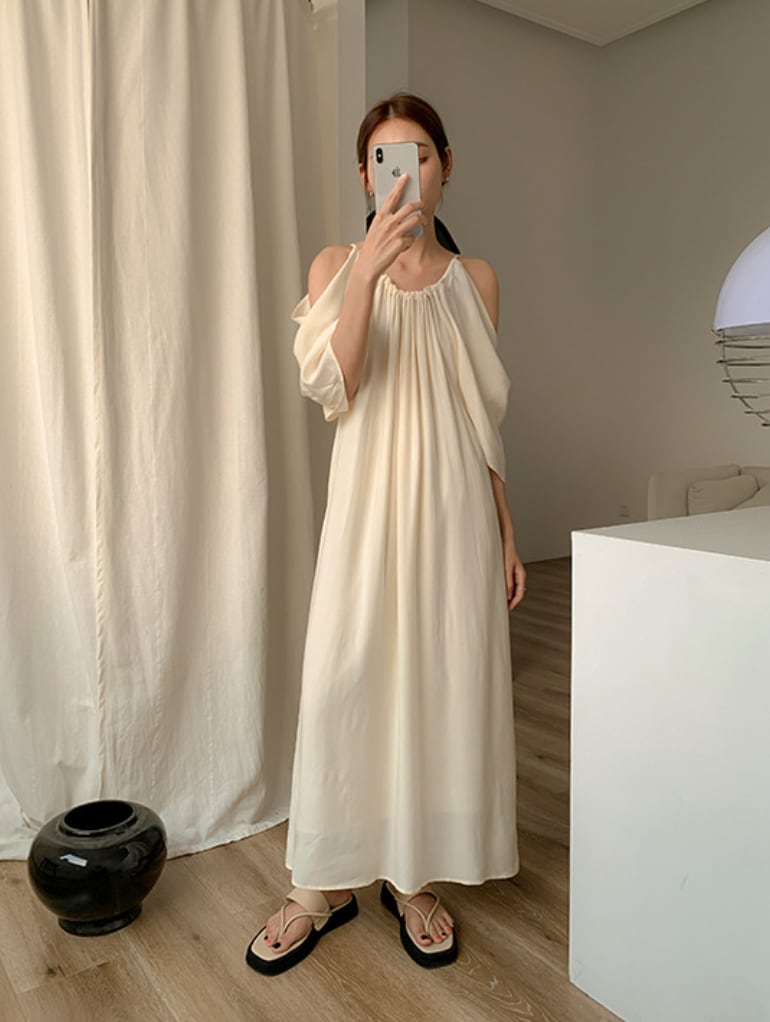 インナー付きドロップショルダープリーツマキシワンピース　３色展開 - select store mirror meインナー付きドロップショルダープリーツマキシワンピース　３色展開199910133mirror meselect store mirror me199910133ホワイト