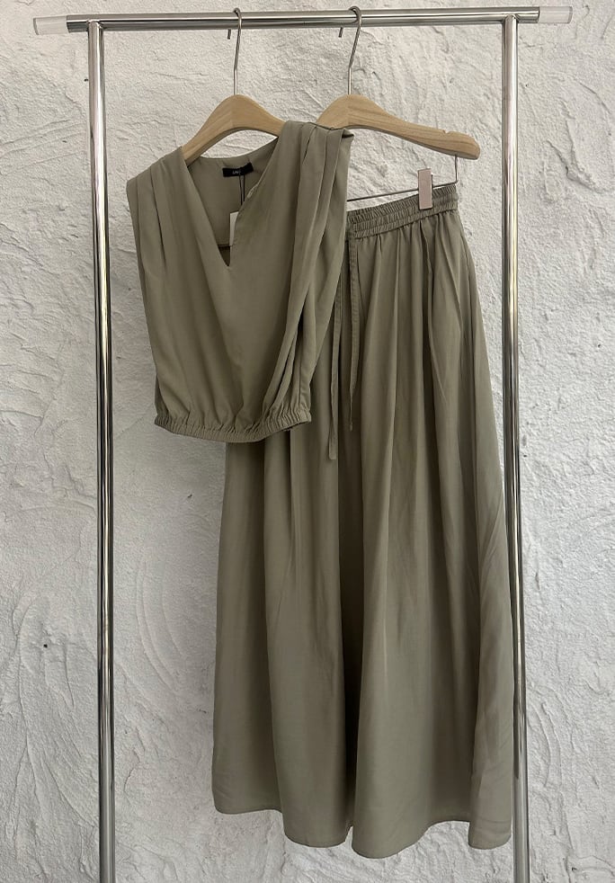 【動画あり】ノースリーブクロップド丈トップス＆スカートセットアップ　３色展開 - select store mirror me【動画あり】ノースリーブクロップド丈トップス＆スカートセットアップ　３色展開201651716mirror meselect store mirror me201651716ホワイト