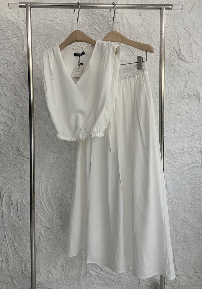 【動画あり】ノースリーブクロップド丈トップス＆スカートセットアップ　３色展開 - select store mirror me【動画あり】ノースリーブクロップド丈トップス＆スカートセットアップ　３色展開201651716mirror meselect store mirror me201651716ホワイト