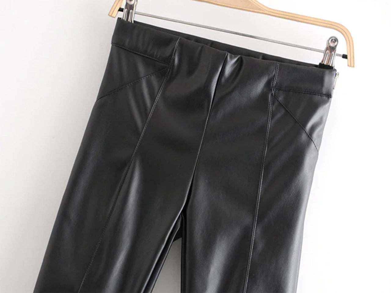 ＜即納あり＞【動画あり】裾ジップ付きエコレザースキニーレザーパンツ　３色展開 - select store mirror me＜即納あり＞【動画あり】裾ジップ付きエコレザースキニーレザーパンツ　３色展開85268241mirror meselect store mirror me85268241【即納】ベージュ XS