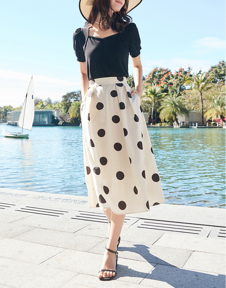 ブラックドットミディアムスカート