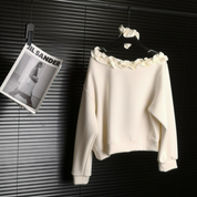 オフショルダーフリルスウェット