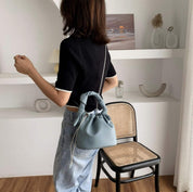 【動画あり】ねじれデザイン巾着シルバーチェーンバッグ　４色展開 - select store mirror me【動画あり】ねじれデザイン巾着シルバーチェーンバッグ　４色展開101005603mirror meselect store mirror me101005603ホワイト