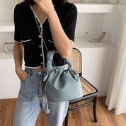 【動画あり】ねじれデザイン巾着シルバーチェーンバッグ　４色展開 - select store mirror me【動画あり】ねじれデザイン巾着シルバーチェーンバッグ　４色展開101005603mirror meselect store mirror me101005603ホワイト