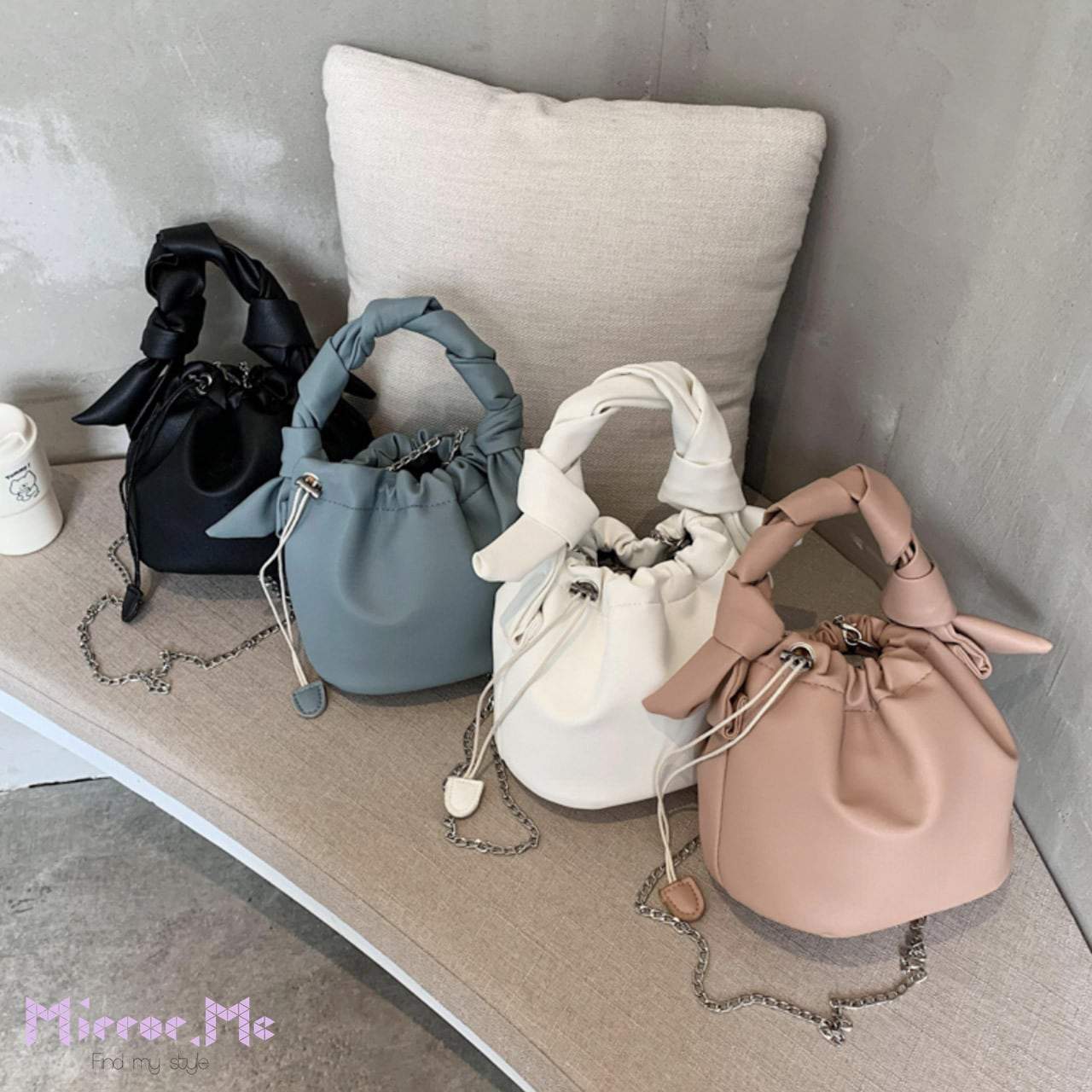 【動画あり】ねじれデザイン巾着シルバーチェーンバッグ　４色展開 - select store mirror me【動画あり】ねじれデザイン巾着シルバーチェーンバッグ　４色展開101005603mirror meselect store mirror me101005603ホワイト