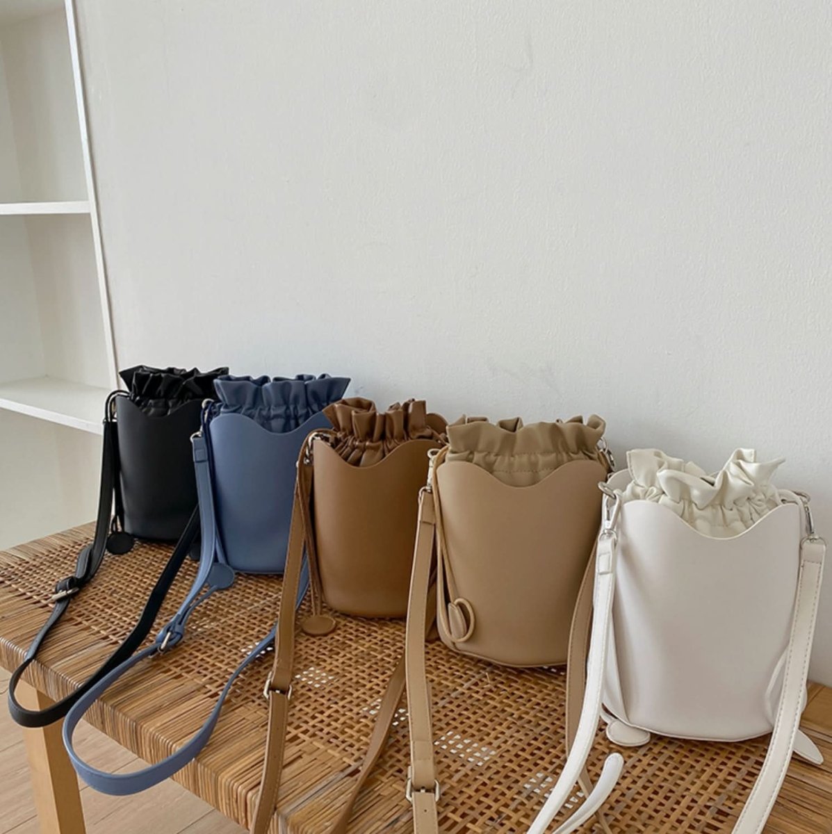 チェーンモチーフ巾着ショルダートートバッグ　５色展開 - select store mirror meチェーンモチーフ巾着ショルダートートバッグ　５色展開101002922mirror meselect store mirror me101002922ホワイト