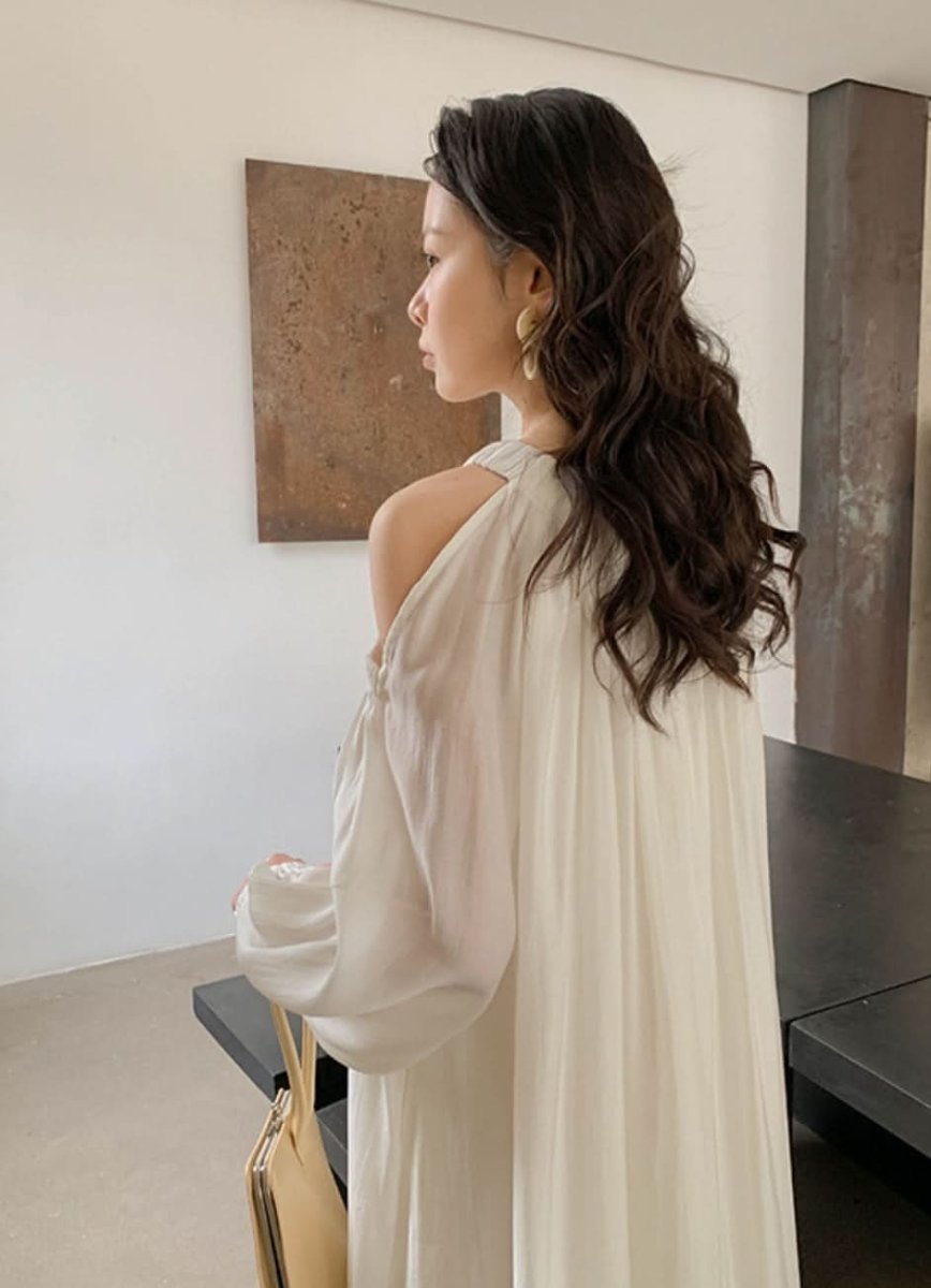 シフォンカットショルダーフレアロングワンピース　５色展開 - select store mirror meシフォンカットショルダーフレアロングワンピース　５色展開199894352mirror meselect store mirror me199894352ホワイト