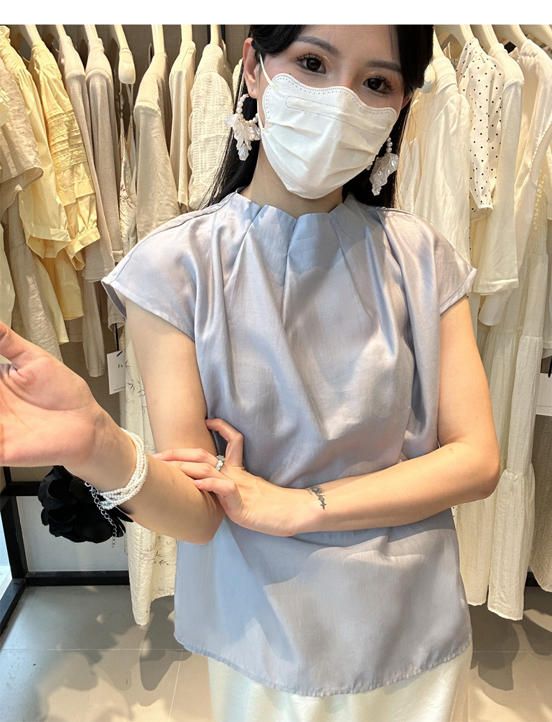 スタンドネック タックブラウス　