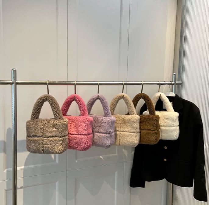 【動画あり】トレンドエコファーベアハンドバッグ　６色展開 - select store mirror me【動画あり】トレンドエコファーベアハンドバッグ　６色展開194874505mirror meselect store mirror me194874505ホワイト