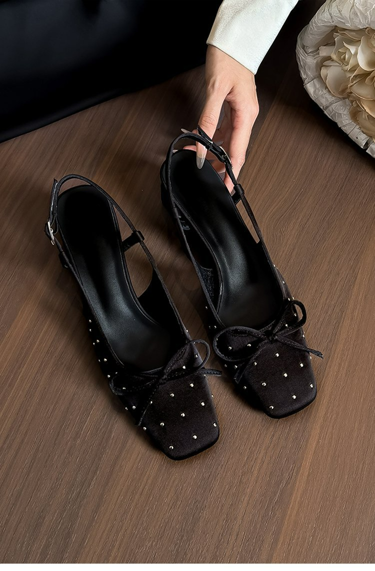 サテンビジューパンプス