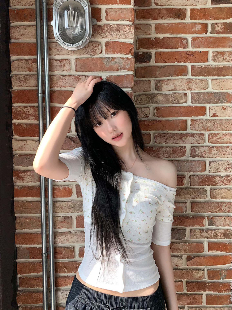 小花柄ワンショルダートップス