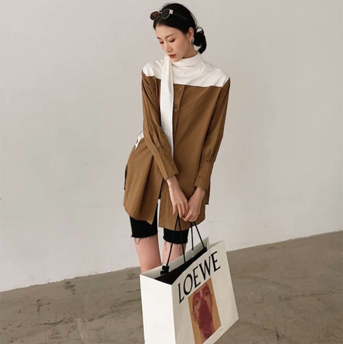 【動画あり】バイカラーネックデザインホワイトスカーフブラウンシャツ - select store mirror me【動画あり】バイカラーネックデザインホワイトスカーフブラウンシャツ93011277mirror meselect store mirror me93011277S