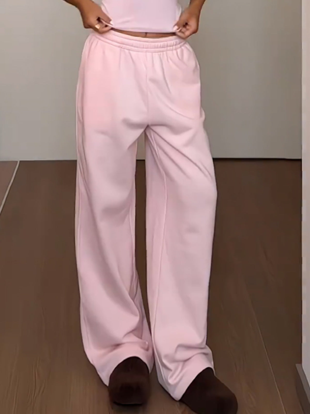 ピンクスウェットパンツ