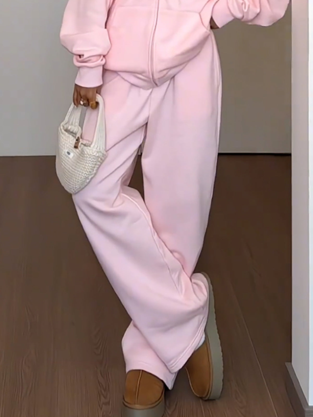 ピンクスウェットパンツ