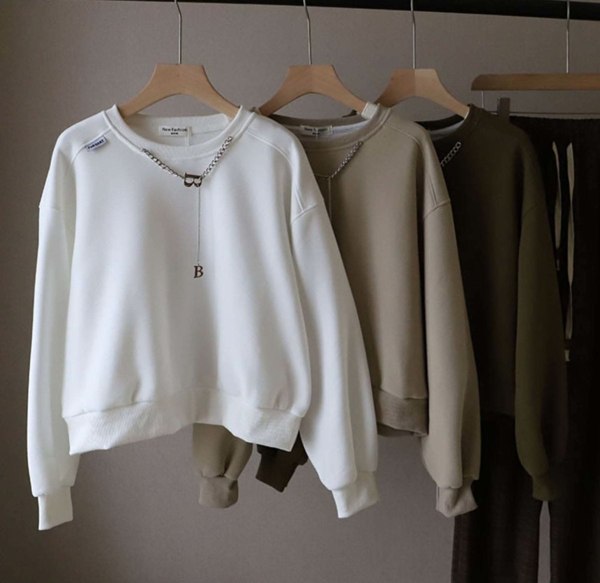 【動画あり】Bロゴチェーンスウェットトップス　４色展開 - select store mirror me【動画あり】Bロゴチェーンスウェットトップス　４色展開188688474mirror meselect store mirror me188688474ホワイト