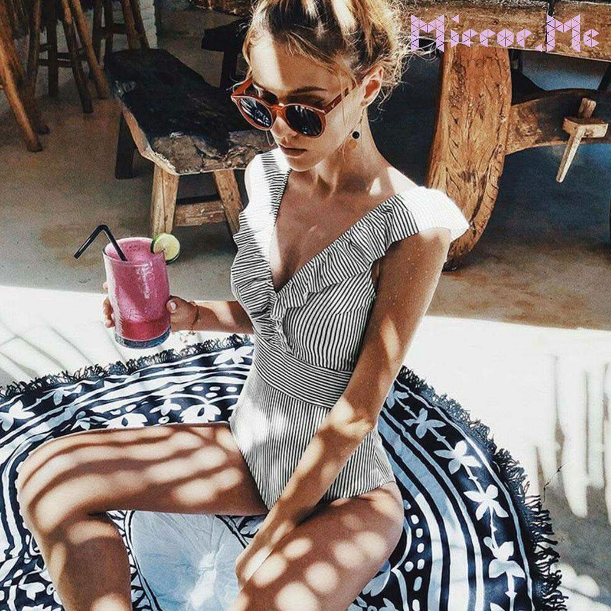 ブラックLサイズ１点即納＞＜インスタグラマー様ご愛用＞Vネックフリルストライプモノキニビキニ　３色展開 - select store mirror meブラックLサイズ１点即納＞＜インスタグラマー様ご愛用＞Vネックフリルストライプモノキニビキニ　３色展開52695800mirror meselect store mirror me52695800レッド×S