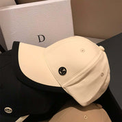 【動画あり】バイカラーバックチェーン付きMロゴマットキャップ　３色展開 - select store mirror me【動画あり】バイカラーバックチェーン付きMロゴマットキャップ　３色展開84325064mirror meselect store mirror me84325064ホワイト