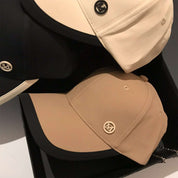 【動画あり】バイカラーバックチェーン付きMロゴマットキャップ　３色展開 - select store mirror me【動画あり】バイカラーバックチェーン付きMロゴマットキャップ　３色展開84325064mirror meselect store mirror me84325064ホワイト