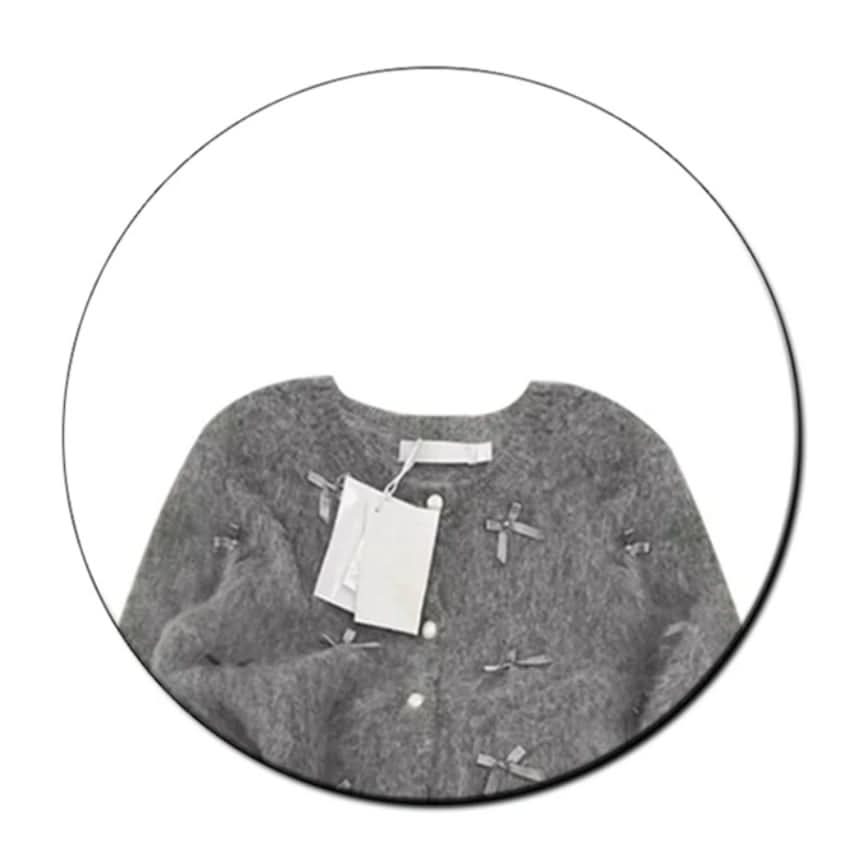 パールボタン立体リボンライトグレーニットセーター - select store mirror meパールボタン立体リボンライトグレーニットセーターmirror meselect store mirror meフリーサイズ