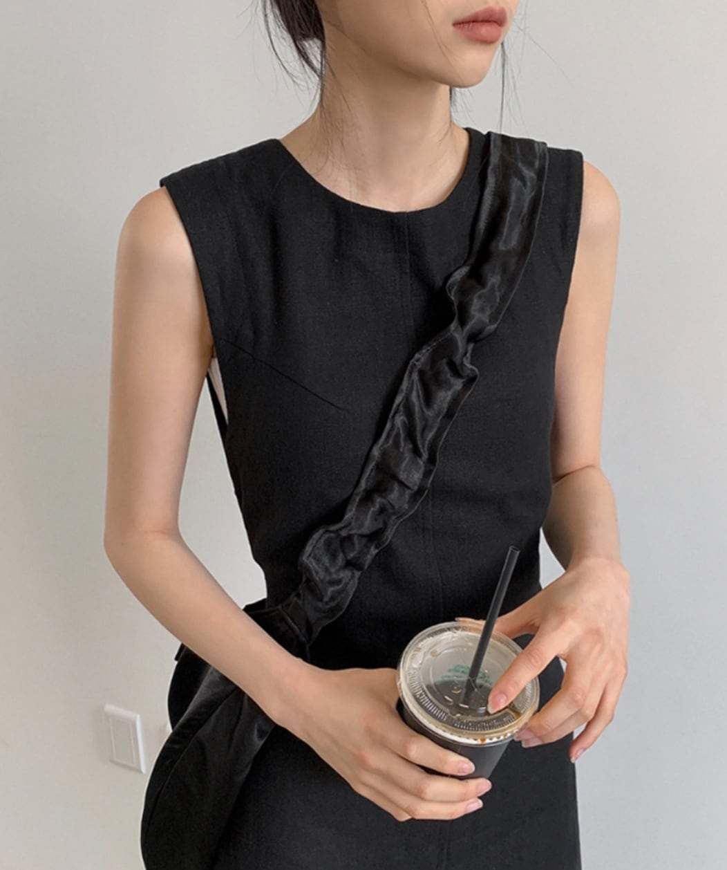 バックデザインギャザーカットリボンリネンワンピース - select store mirror meバックデザインギャザーカットリボンリネンワンピースmirror meselect store mirror meフリーサイズ