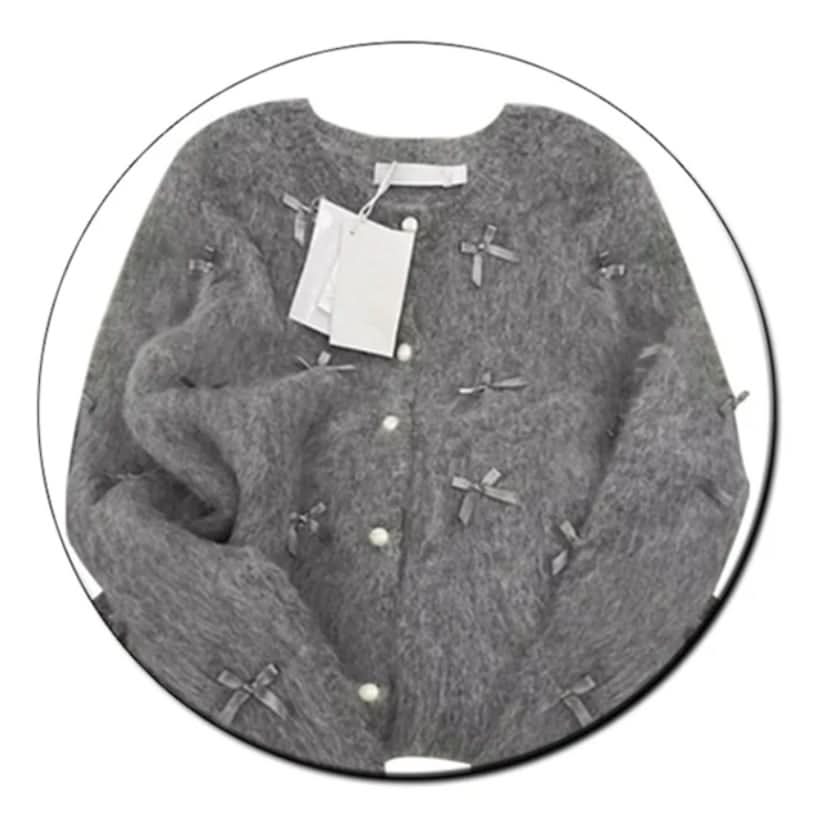 パールボタン立体リボンライトグレーニットセーター - select store mirror meパールボタン立体リボンライトグレーニットセーターmirror meselect store mirror meフリーサイズ