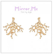 SALE【通常4,250▶︎3,825円】＜１点即納＞珊瑚スタッドゴールドピアス - select store mirror meSALE【通常4,250▶︎3,825円】＜１点即納＞珊瑚スタッドゴールドピアスmirror meselect store mirror meフリーサイズ