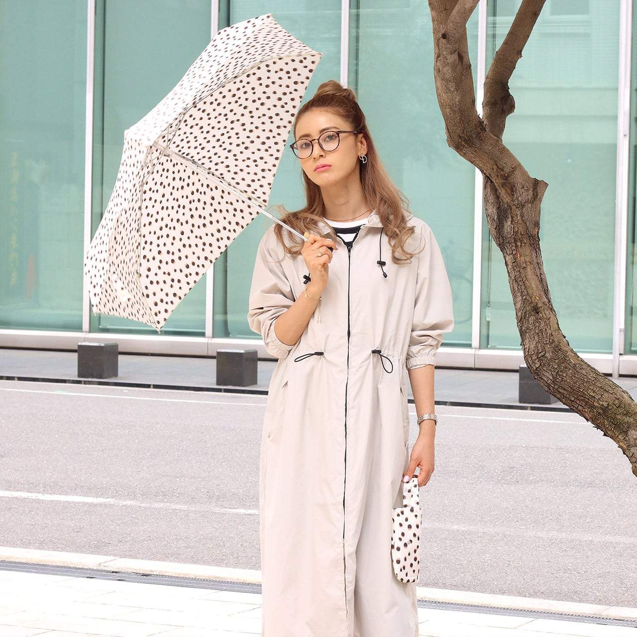 SALE【通常4,980▶︎4,482円】＜グレー即納１点＞晴雨兼用ドットレオパード柄折り畳み傘　２色展開 - select store mirror meSALE【通常4,980▶︎4,482円】＜グレー即納１点＞晴雨兼用ドットレオパード柄折り畳み傘　２色展開121121324mirror meselect store mirror me121121324ホワイト