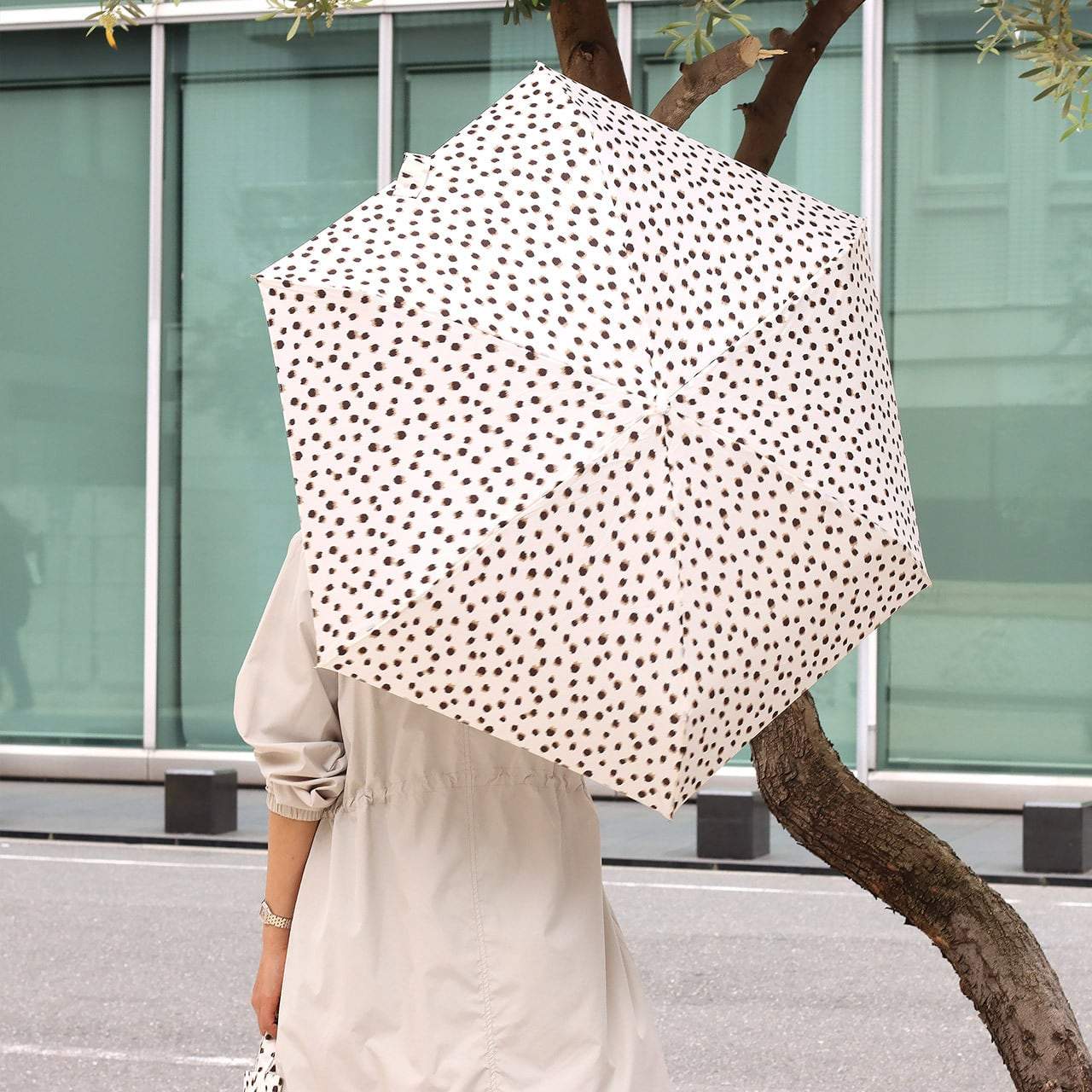SALE【通常4,980▶︎4,482円】＜グレー即納１点＞晴雨兼用ドットレオパード柄折り畳み傘　２色展開 - select store mirror meSALE【通常4,980▶︎4,482円】＜グレー即納１点＞晴雨兼用ドットレオパード柄折り畳み傘　２色展開121121324mirror meselect store mirror me121121324ホワイト