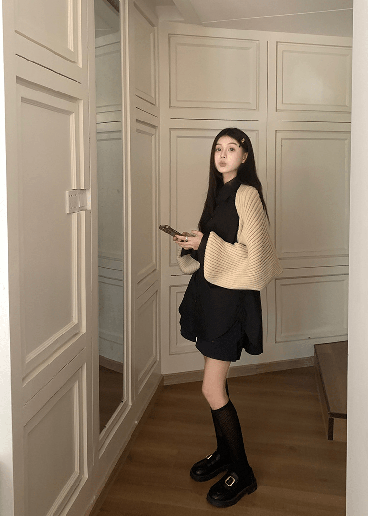 重ね着スタイルのセーターワンピ - select store mirror me重ね着スタイルのセーターワンピselect store mirror meselect store mirror meブルーシャツ＋黒ニット　ワンサイズ