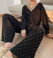【動画あり】大ヒット！ロゴデザインVネックトップス＆フレアパンツニットセットアップ　２色展開 - select store mirror me【動画あり】大ヒット！ロゴデザインVネックトップス＆フレアパンツニットセットアップ　２色展開155607451mirror meselect store mirror me155607451ベージュS