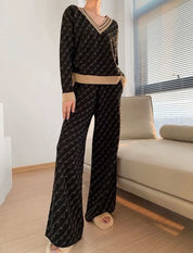 【動画あり】大ヒット！ロゴデザインVネックトップス＆フレアパンツニットセットアップ　２色展開 - select store mirror me【動画あり】大ヒット！ロゴデザインVネックトップス＆フレアパンツニットセットアップ　２色展開155607451mirror meselect store mirror me155607451ベージュS
