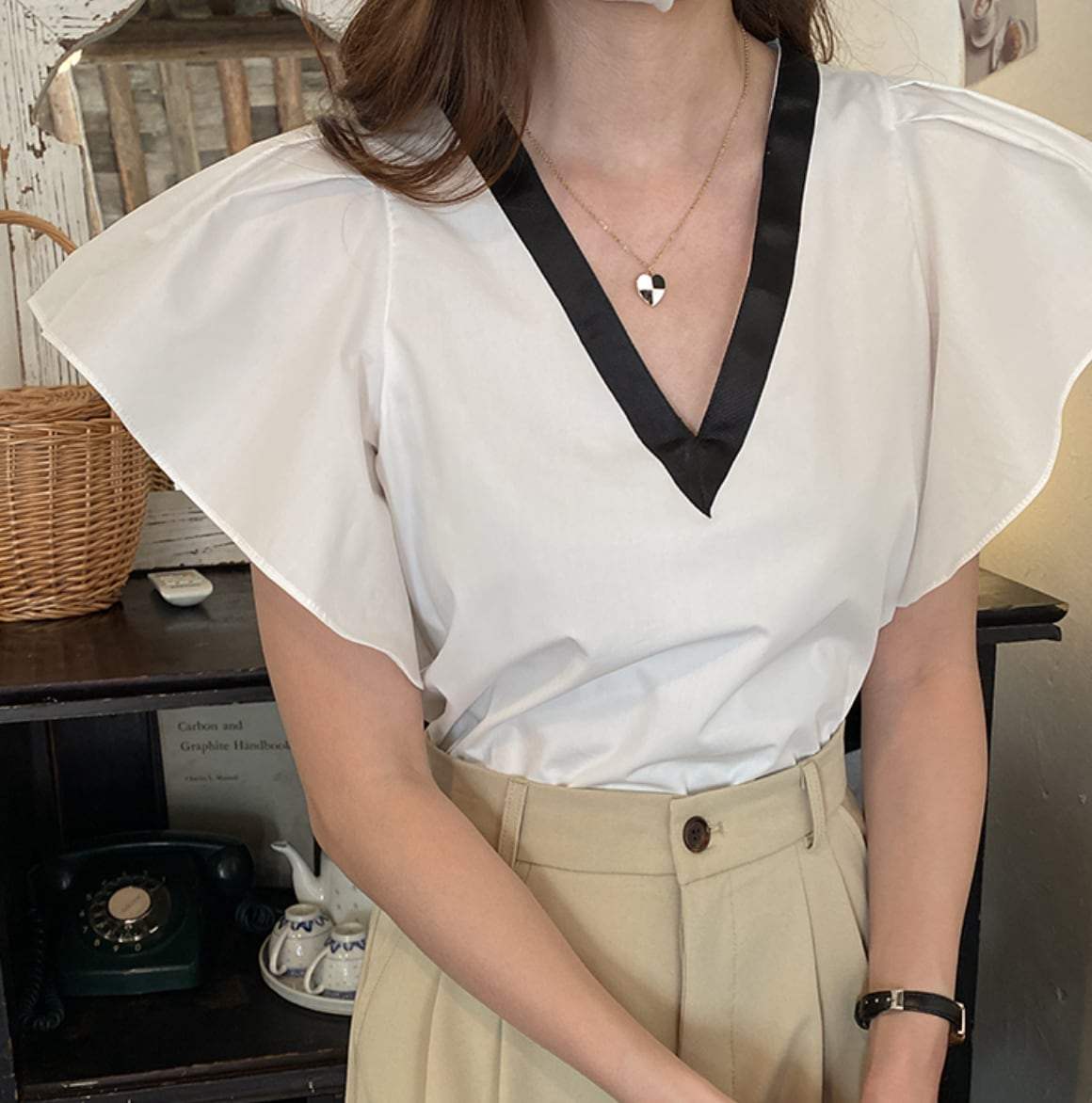 【動画あり】バイカラーバックリボンVネックトップス - select store mirror me【動画あり】バイカラーバックリボンVネックトップス174648528mirror meselect store mirror me174648528S